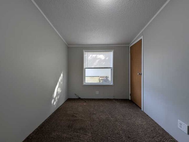 Building Photo - 52224 Quaker Hill Ln