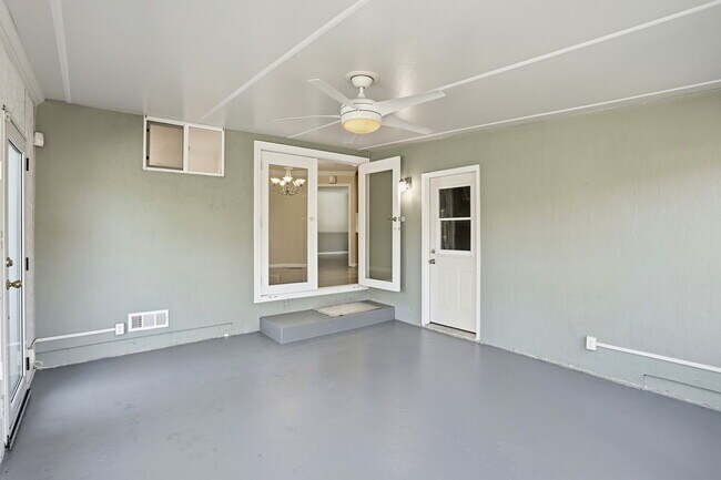 Building Photo - 933 Barstow Ct