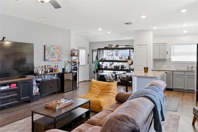 Building Photo - 7409 Spring Ray Dr