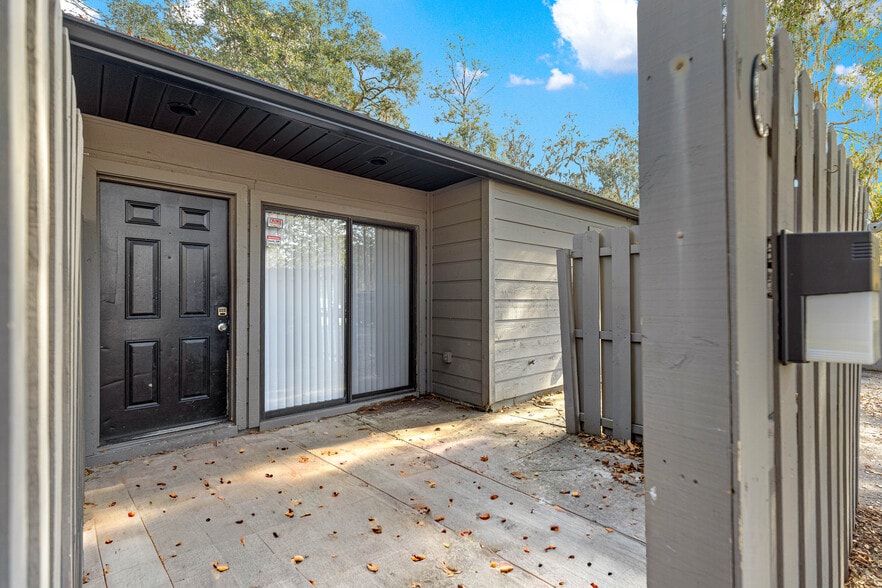 Building Photo - 4151 SE 22nd Ave