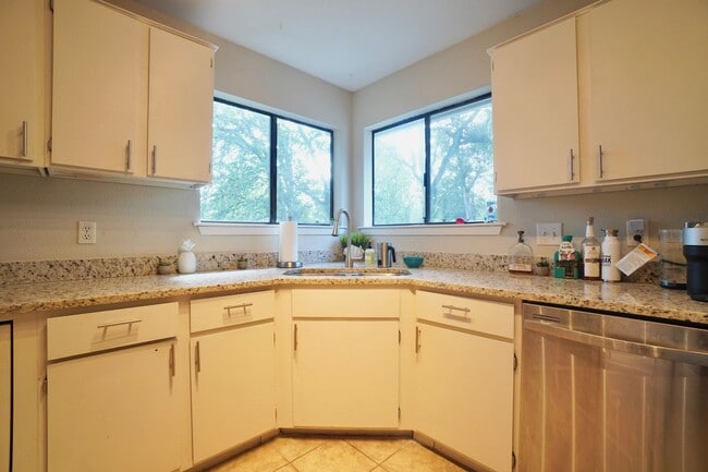 Building Photo - 2603 Garrettson Dr