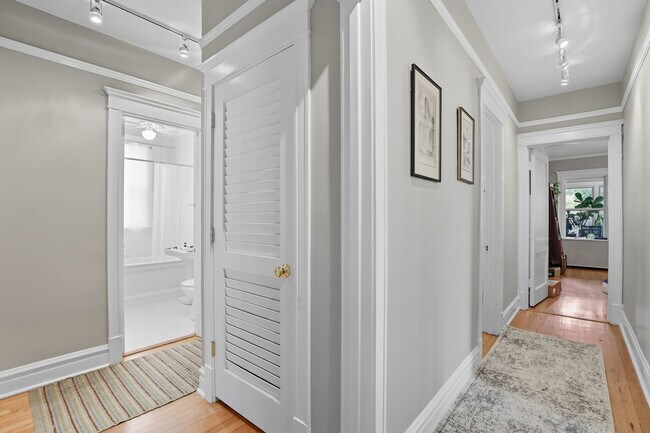 Building Photo - 935 Judson Ave