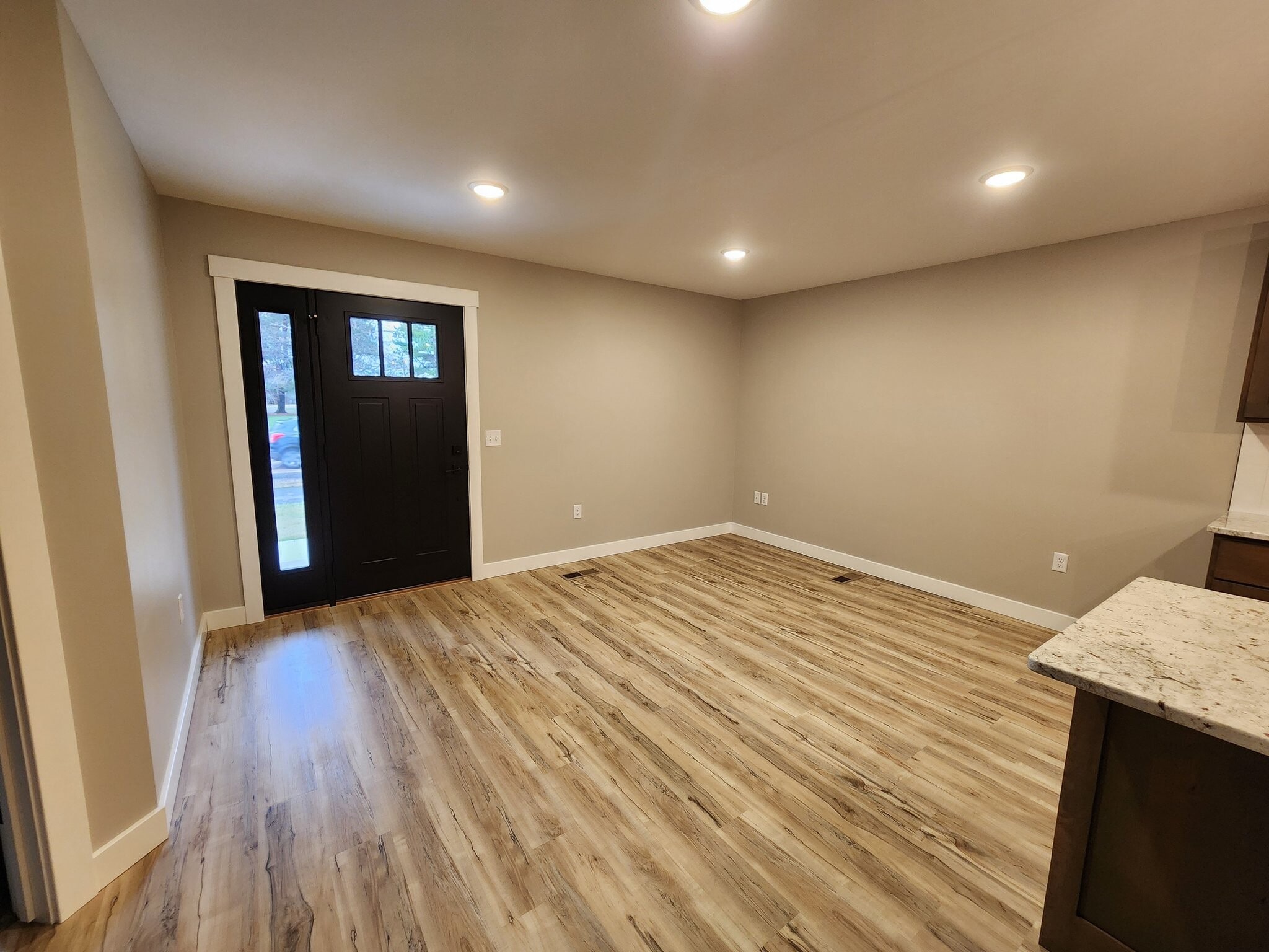 Building Photo - 2317 Lake Rd