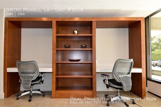 Building Photo - Spacious Condo in Peaceful Lakeside Plaza!