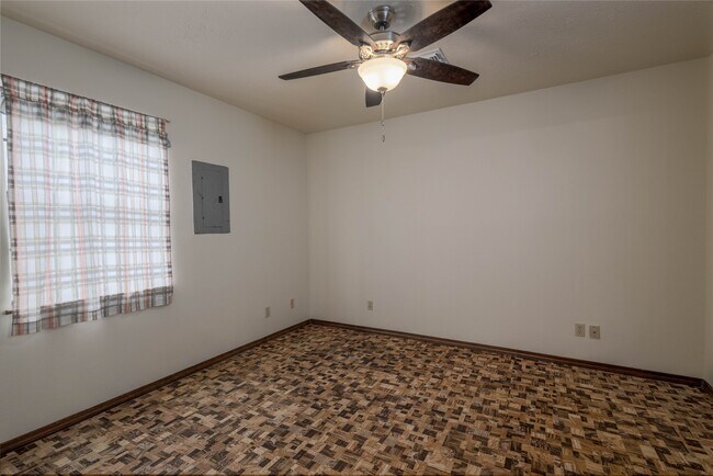 Building Photo - 4324 Spring Valley Rd