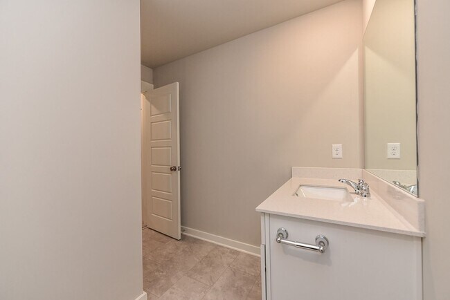 Building Photo - **2022-BUILT TOWNHOME WITH FABULOUS COMMUNITY AMENITIES**