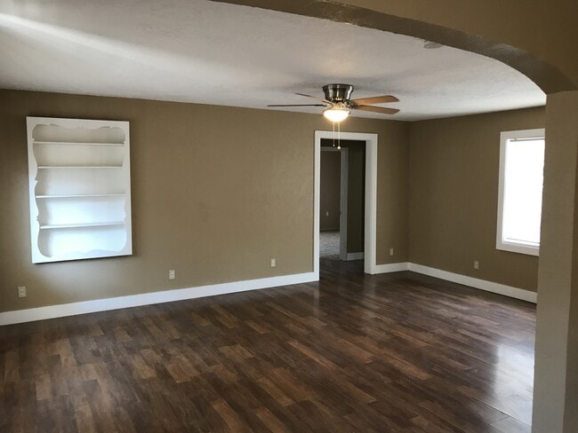 Building Photo - MOVE IN SPECIAL- $500 OFF OF THE 1ST MONTHS RENT-3 bedroom 2 bath with bonus storage room next to...