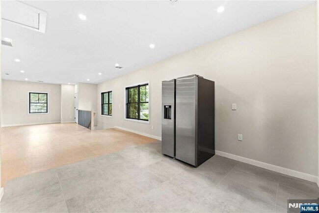 Building Photo - 165 Jefferson Ave