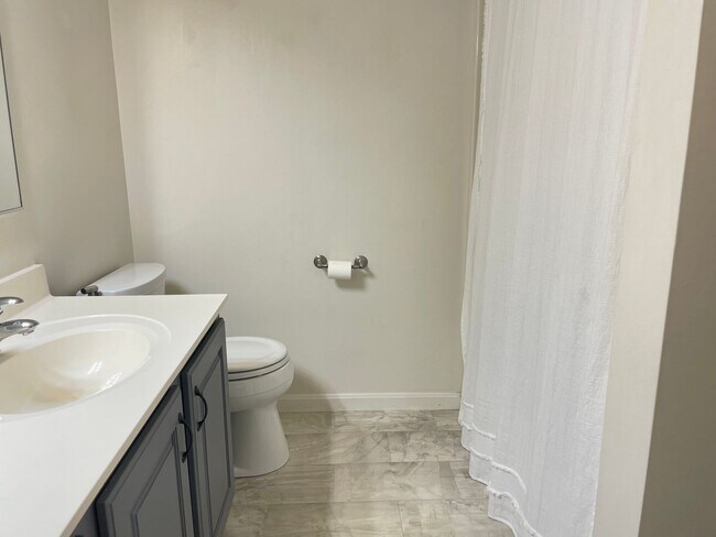 Building Photo - Beautiful Luxury Townhome in Lancaster