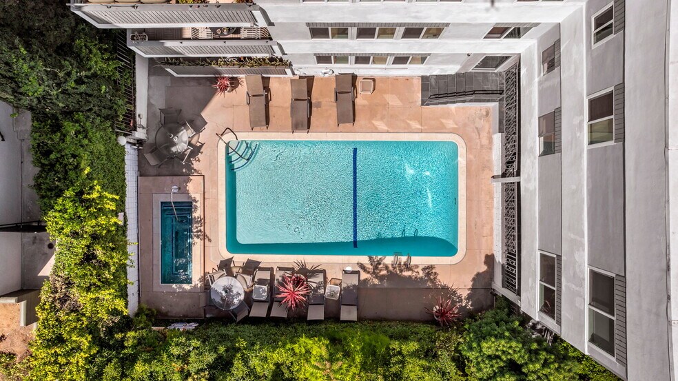 Building Photo - 7259 Hillside Ave