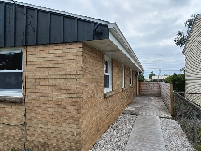 Building Photo - 3 Bedroom SFH in Bayview