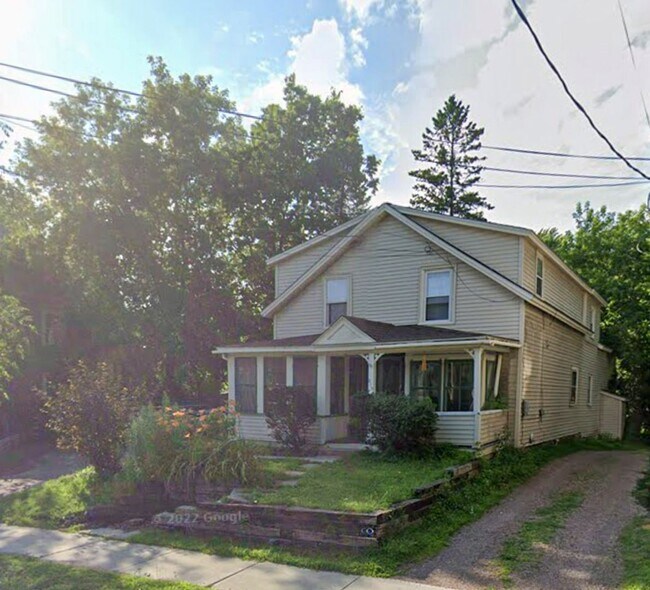 Primary Photo - 5 Bedroom, 1.5 Bath Home near UVM (312 Col...
