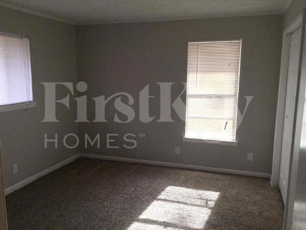 Building Photo - 7000 Meadowbrook Dr