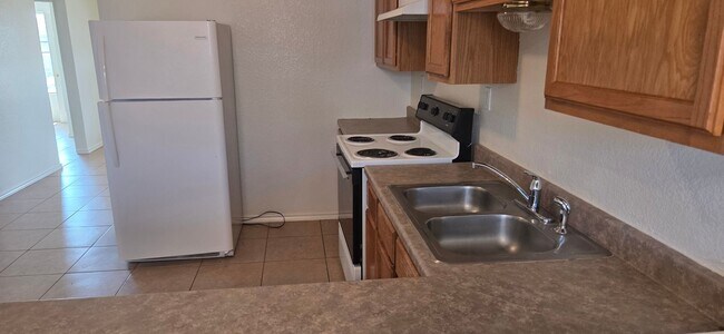 Building Photo - 3309 Barcelona Dr