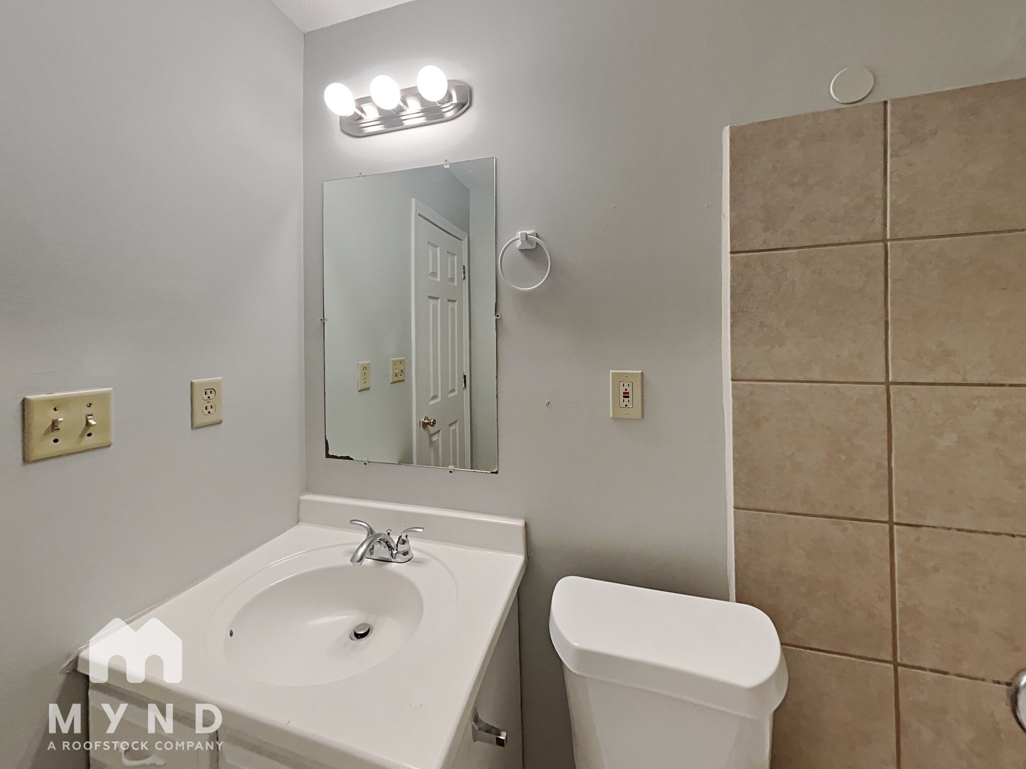 Building Photo - 1824 Whitehead Dr
