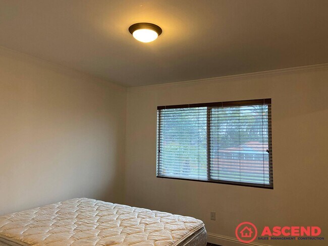 Building Photo - Unique Home Located in East Bakersfield!