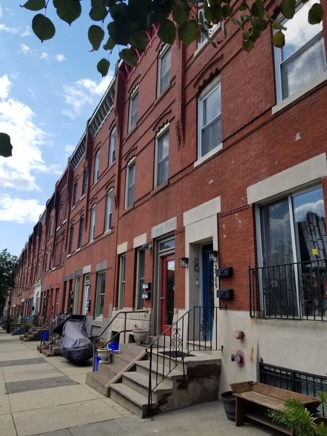 Building Photo - SPacious 2bd 2bath unit with backyard available in brewerytown