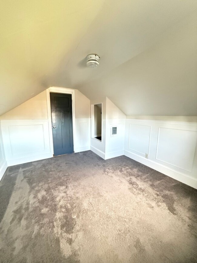 Building Photo - Now Available: Updated Everett 34-Bed, 1.5-Bath with Fenced Yard