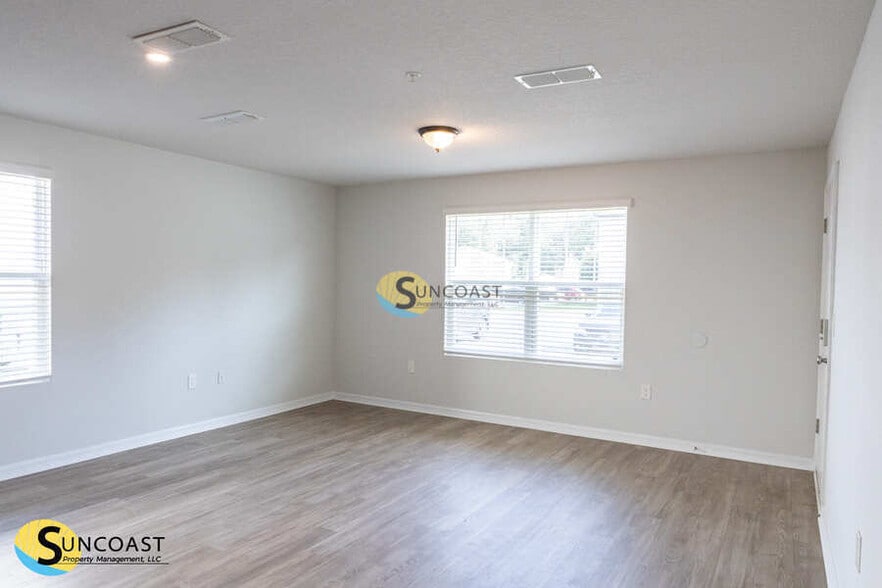 Building Photo - 6408 Sweetbay Ln