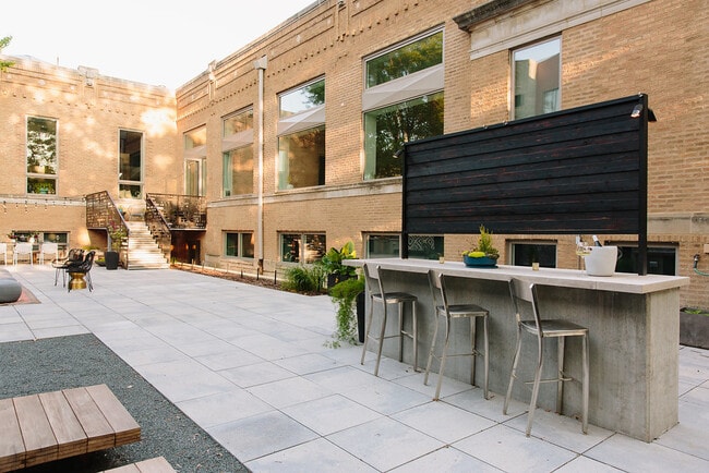 Building Photo - 1019 N Wolcott Ave