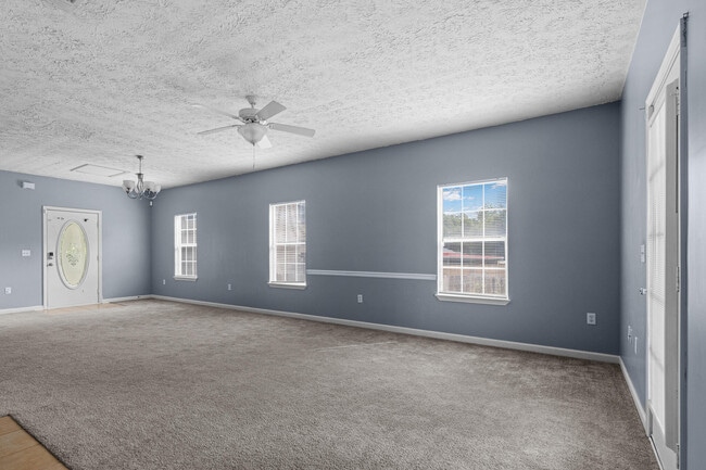 Building Photo - 2496 Lakeview Dr S