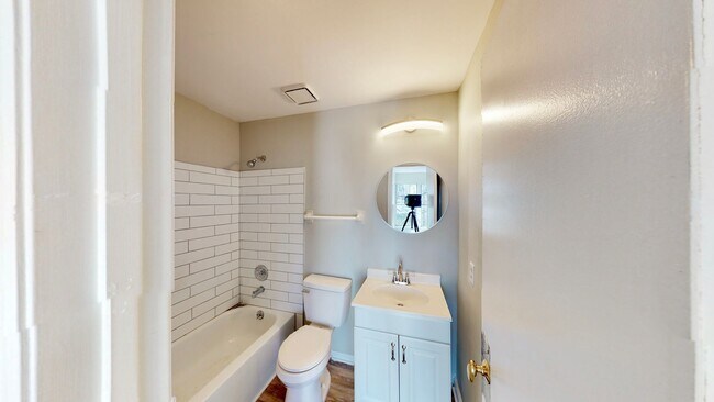 Building Photo - 9617 Vinca Cir
