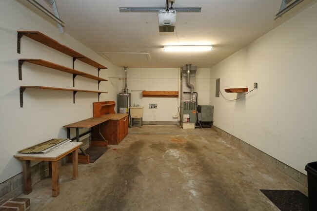 Building Photo - 601 E Stanfill St