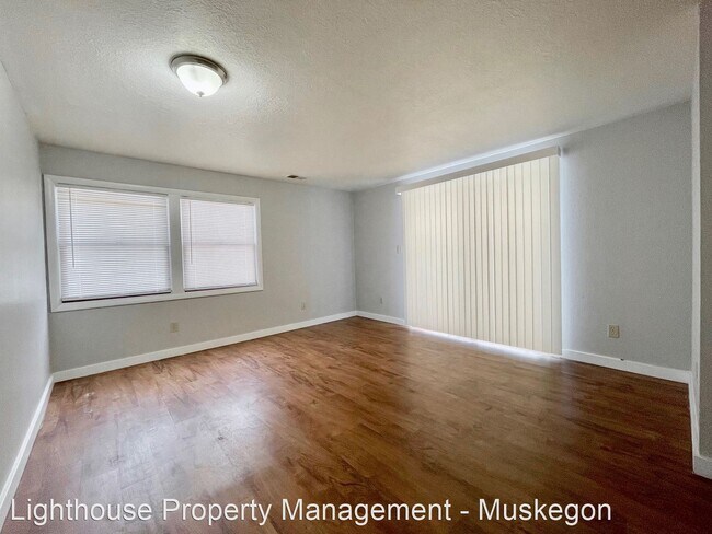 Building Photo - 3 br, 1 bath House - 6865 Evanston Avenue