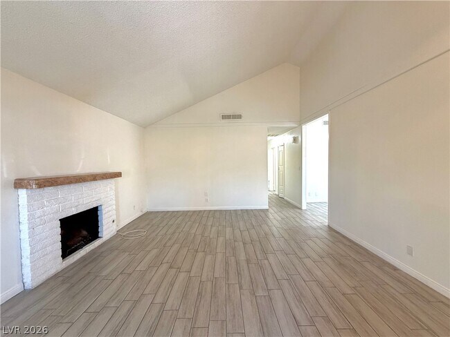Building Photo - 6200 Cedarwood Ave