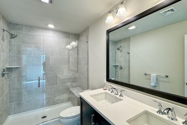Building Photo - 25 Brentwood Cir