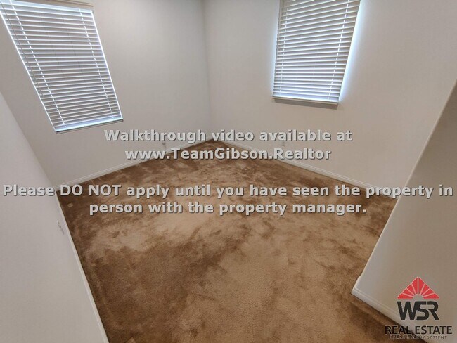 Building Photo - Large 3 Bedroom/ 2 bathroom Home with an O...