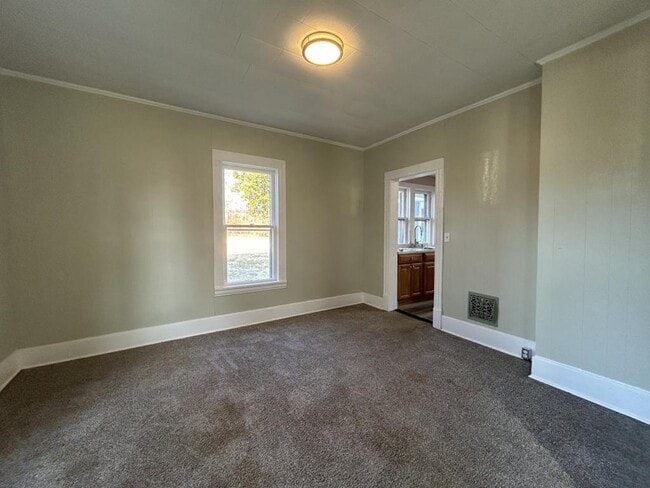 Building Photo - 200 N Almond St