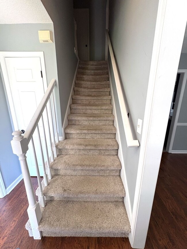 Building Photo - Beautiful 3-BR Colonial with Huge Bonus Room in Summerhaven!