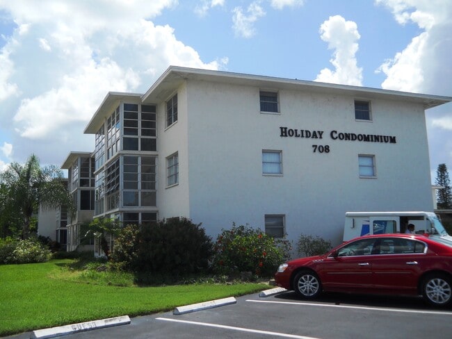 Building Photo - 708 S Tamiami Trl