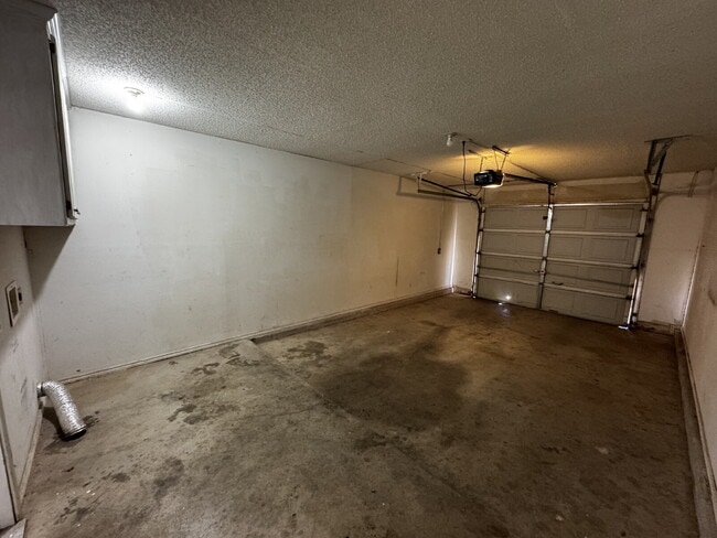 Building Photo - Duplex Across The Street From Park & Minut...