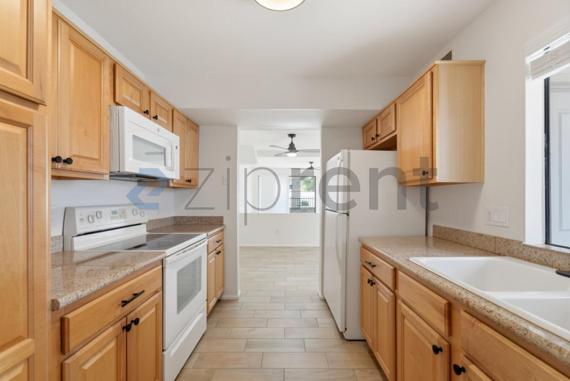 Building Photo - Unit Unit 1018