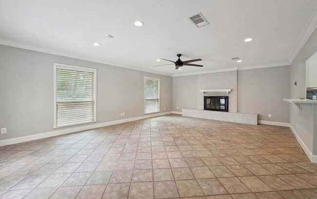 Building Photo - 1385 Fenwick Cir