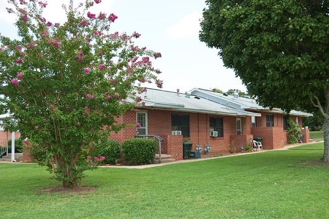 Primary Photo - Fort Yargo Apartments