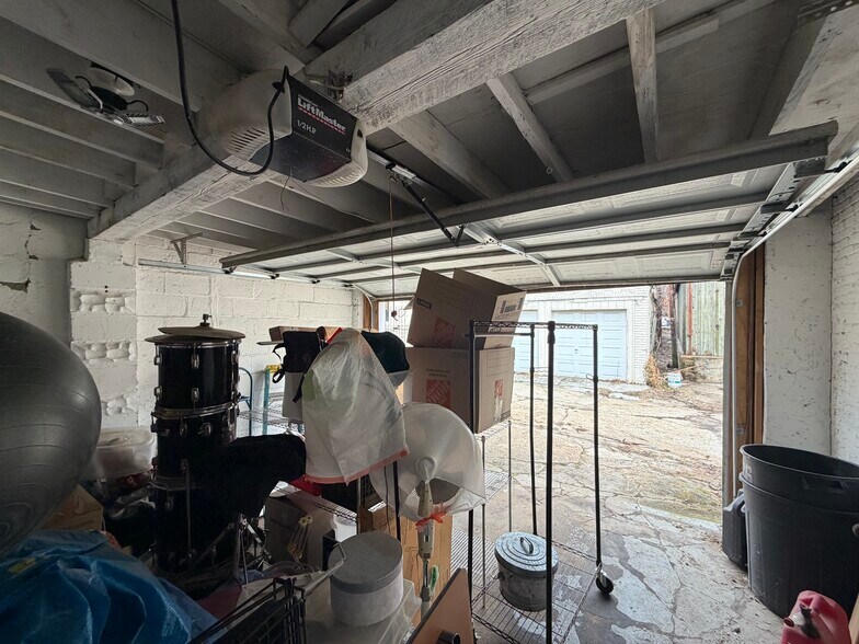 Building Photo - 1328 W Lombard St