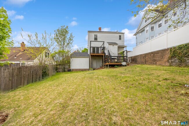 Building Photo - 19 Cumley St