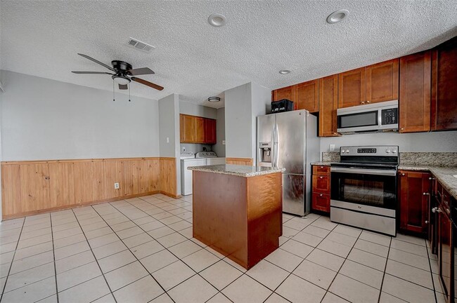 Building Photo - 13850 Walnut Hollow Ln