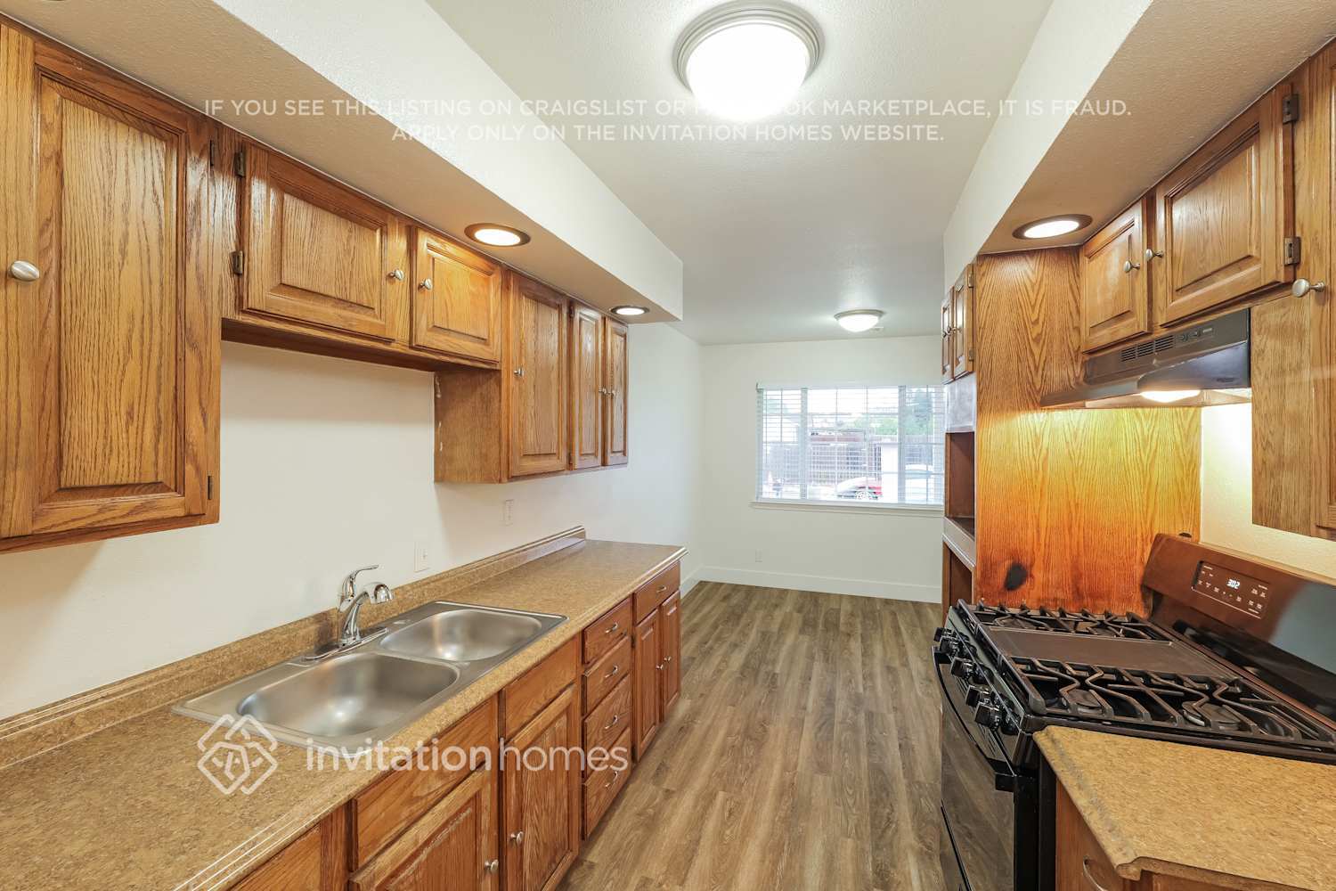 Building Photo - 405 Concord St