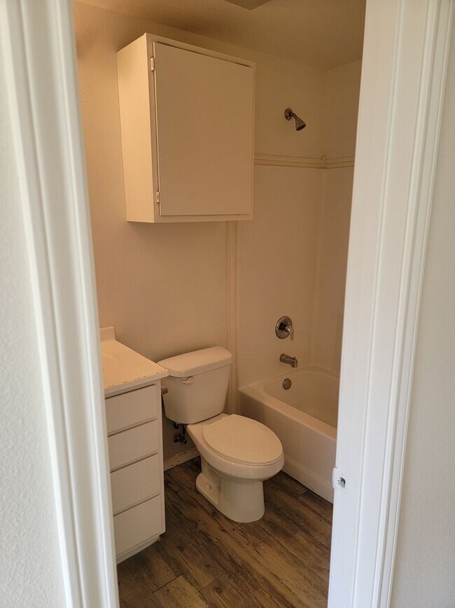 Building Photo - Section 8 Approved! Ready now! Move in Special!