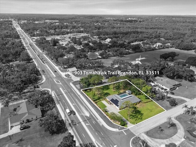 Building Photo - 903 Tomahawk Trail