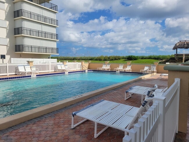 Building Photo - 10152 S Ocean Dr