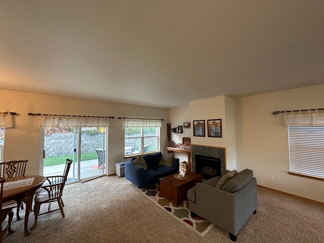 Living Room - 401 S 82nd Ave