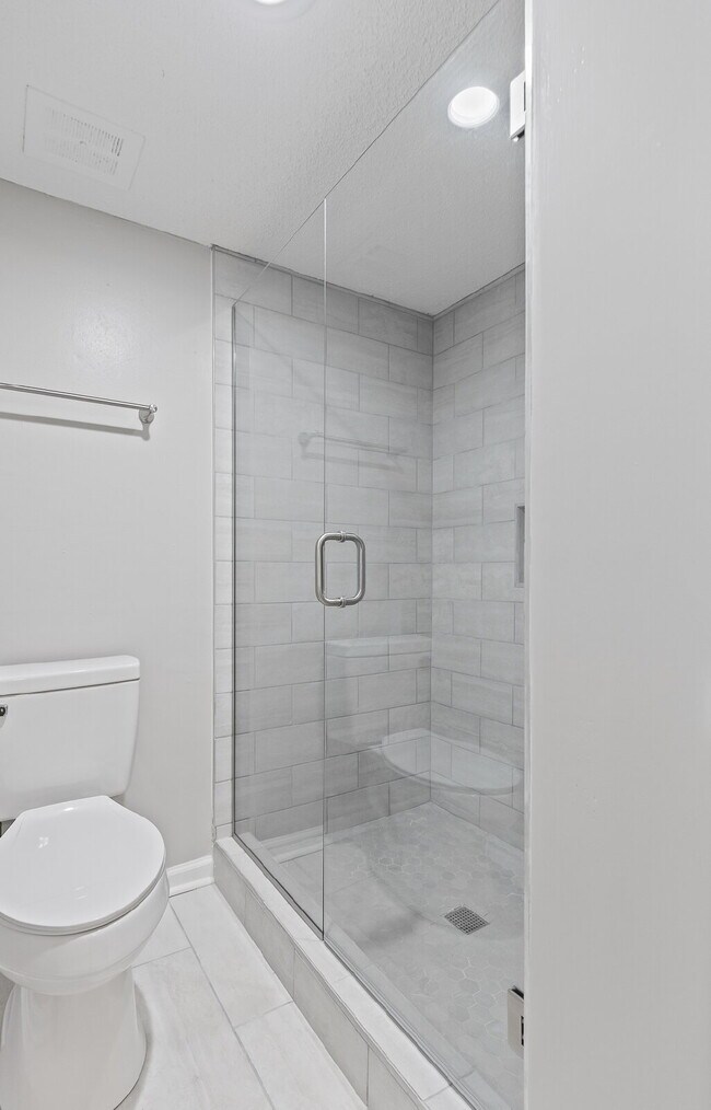 Building Photo - 105 P' Poole Ave #101: Red Bank 1Bed/1Bath Apartment w/ Laundry Units, Central AC, and Granite Co...