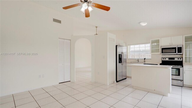 Building Photo - 6410 SW 112th Pl