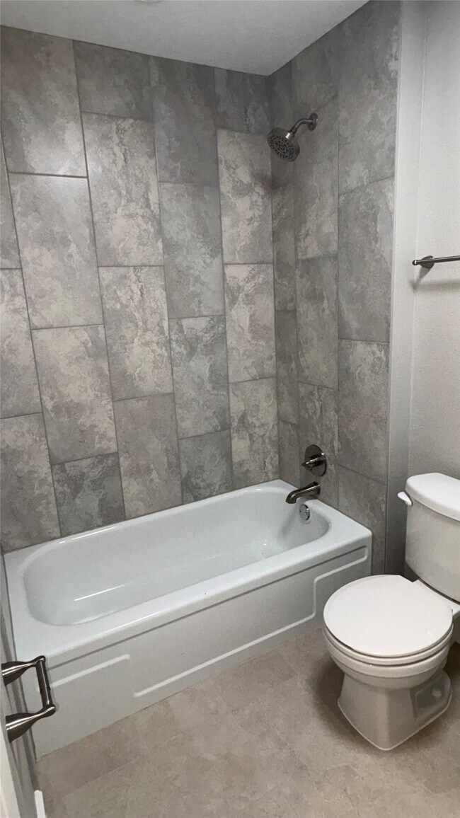 Building Photo - 212 Stratmore Dr