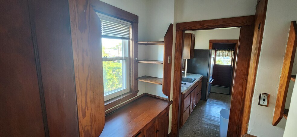 Building Photo - 14 Hurlcroft Ave
